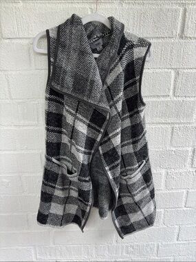 Yaria Plaid Black & Gray Open-Front Knit Vest sz M